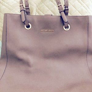 Michael Kors taupe purse. Like New